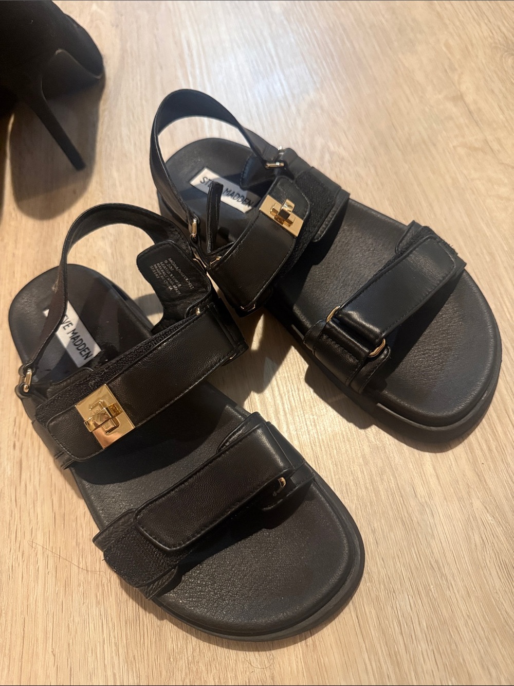 Steve Madden Black Youth Leather Buckle & Velcro Sandals size 9.5